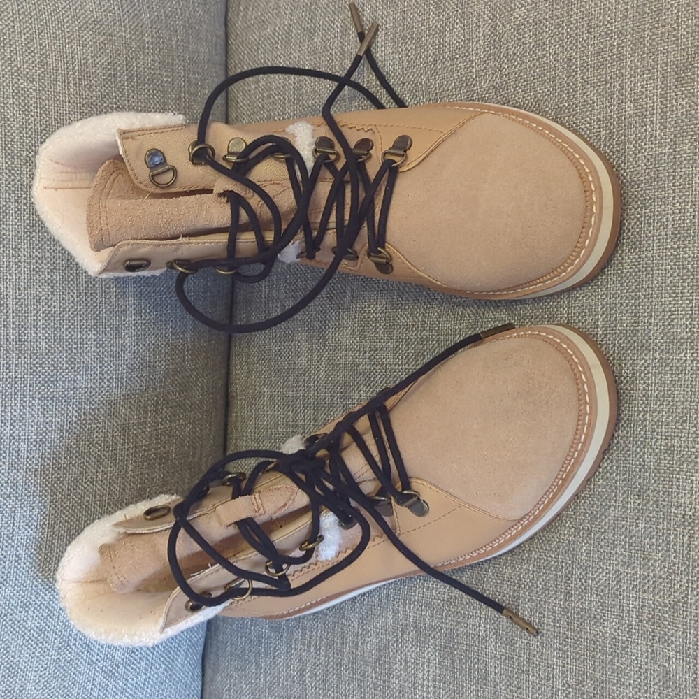 Tom's leather women's boots, size 9